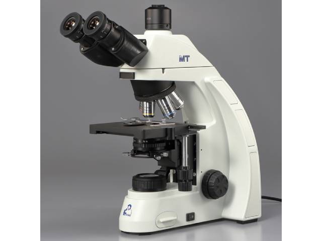 メイジテクノの三眼生物顕微鏡MT-51/50。無限遠補正光学系とプラン・アクロマート対物レンズ（4x, 10x, 40x, 100x）を搭載し、3W LEDケーラー照明で高解像度の観察像を提供。30度傾斜の三眼ヘッドで観察と撮影がスムーズに行える設計。