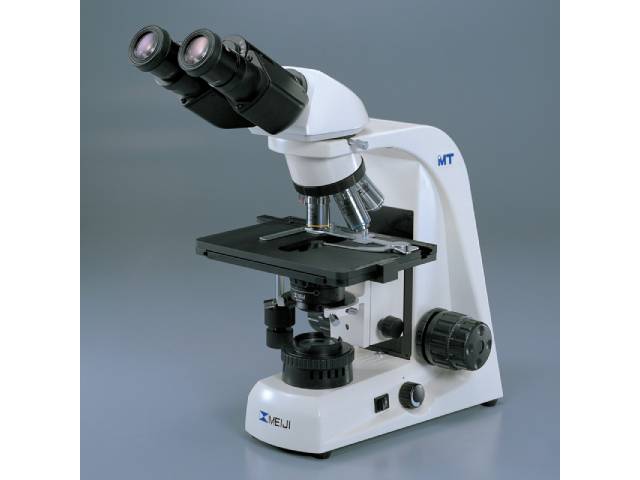 メイジテクノの生物顕微鏡MX5200L。無限遠補正光学系とプラン・アクロマート対物レンズ（4x, 10x, 40x, 100x）を搭載し、3W白色LEDケーラー照明で高解像度の観察像を提供。中折れ式30度傾斜の双眼鏡筒で操作が容易。