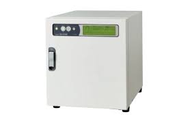 酸化エチレンガス滅菌器「キヤノンライフケアソリューションズ SA-H160」、カートリッジ式全自動システム、大型液晶パネル、安全なガス漏れ防止機能搭載、保守点検モード。