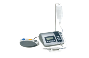 ナカニシのサージック XT プラス 動物セット。高性能マイクロモーター、視認性の高いディスプレイ、多機能フットコントロール、プログラム機能搭載。